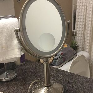 Makeup mirror